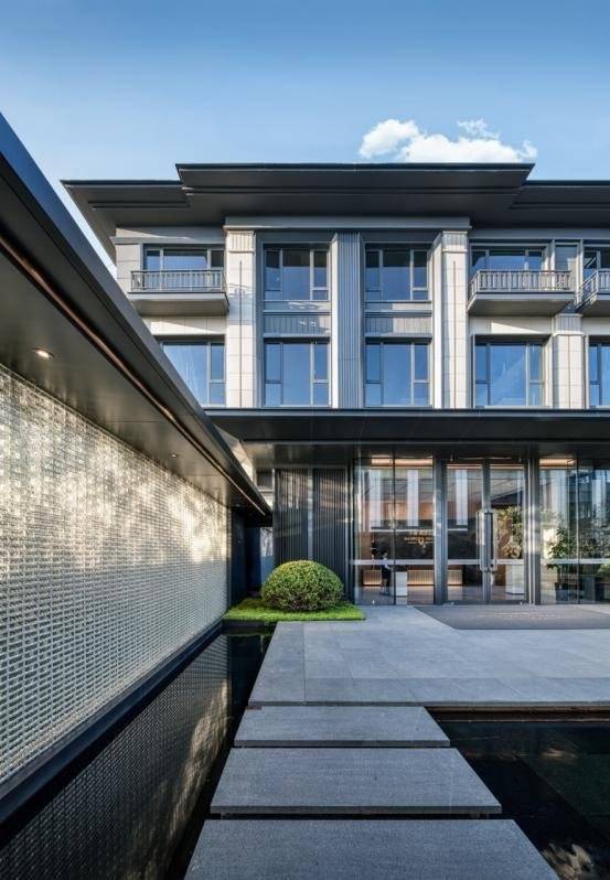 中海阅麓山大连顶豪圈层的名片