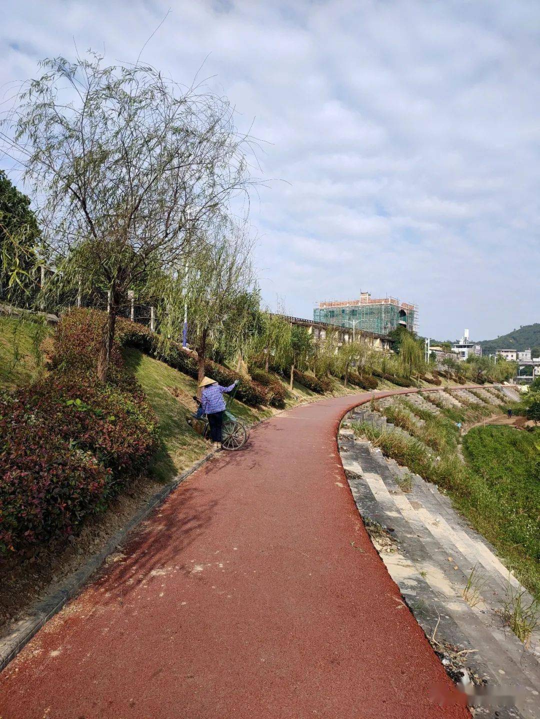 是本年度市人民政府统筹推进的重点工作绿道工程主要对江滨路临江