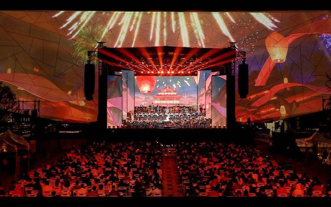 在余杭大剧院空中舞台上演.