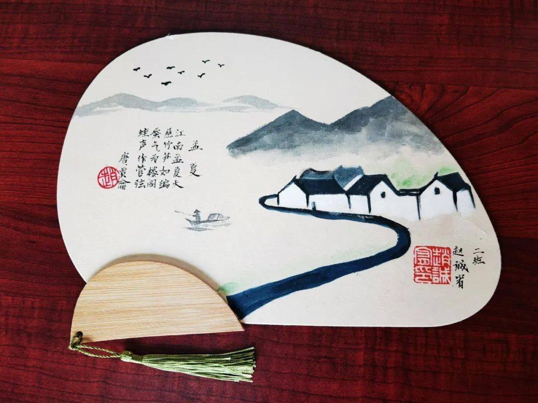 金彩中队金山校区302班一纸扇面度四季