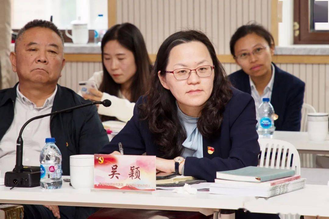 今天山阳中学来了一群特别的老师