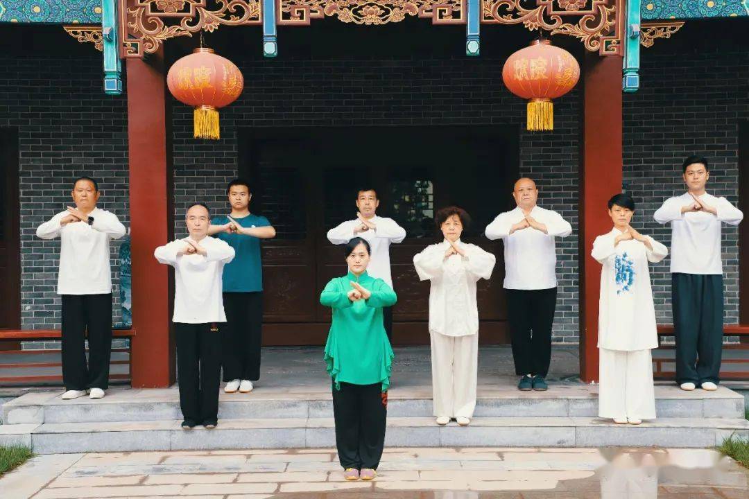 陈正雷老师讲授合掌礼和抱拳礼