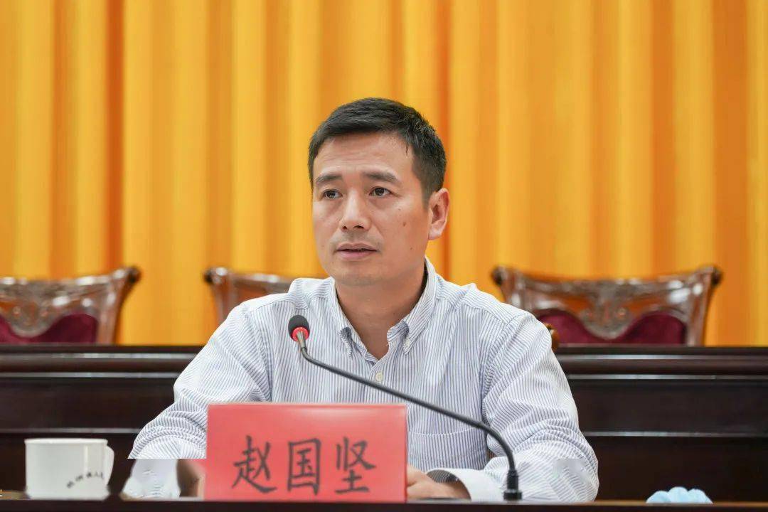 会上,坦洲镇党委书记黄泽培,镇党委副书记,镇长赵国