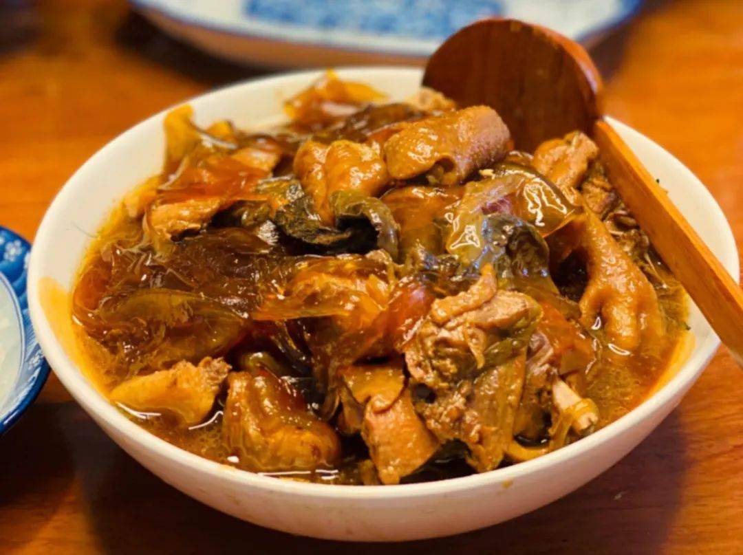 泰山里的家乡松莪粉皮鸡