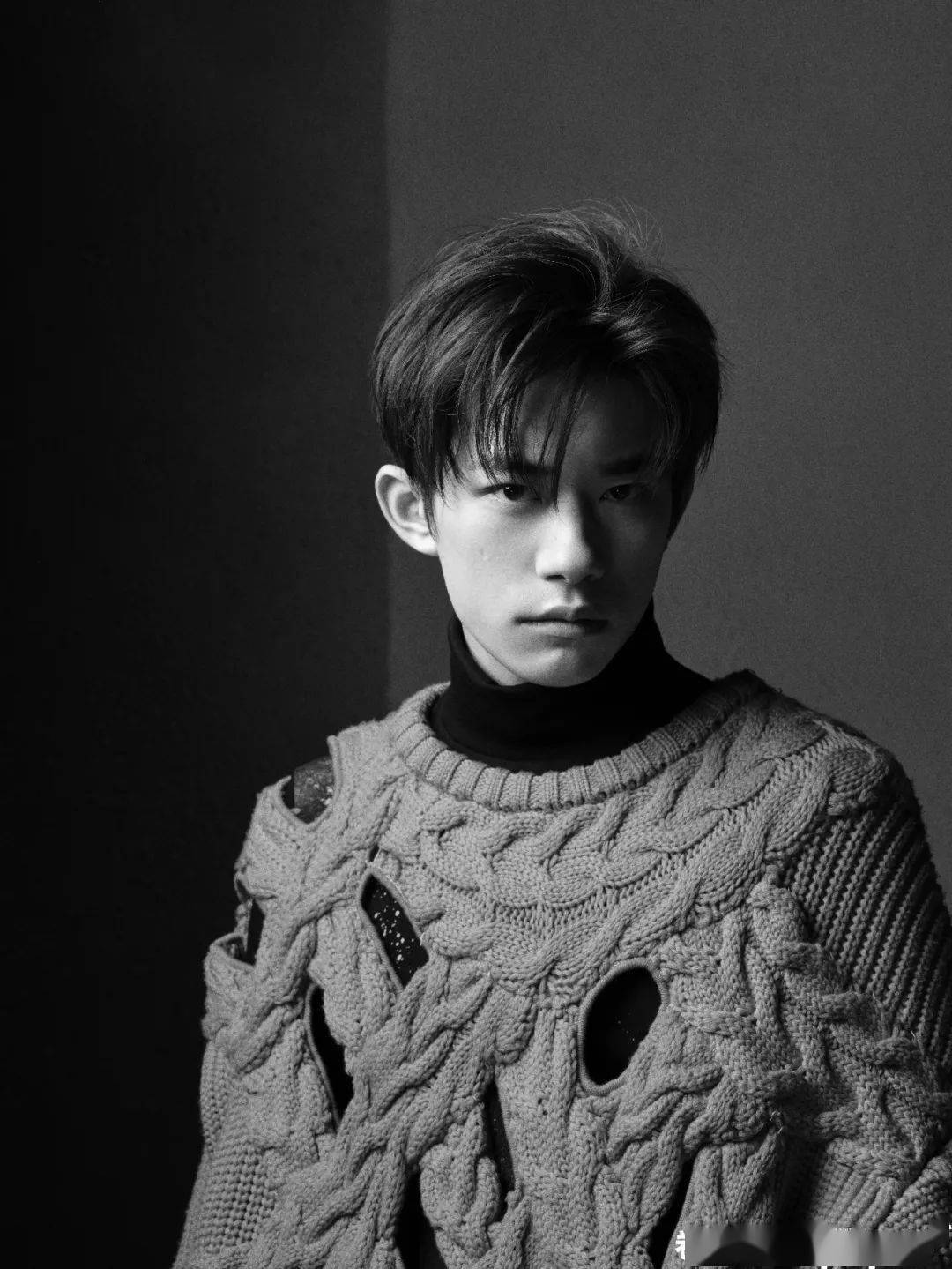 易烊千玺wallpaper十月刊封面