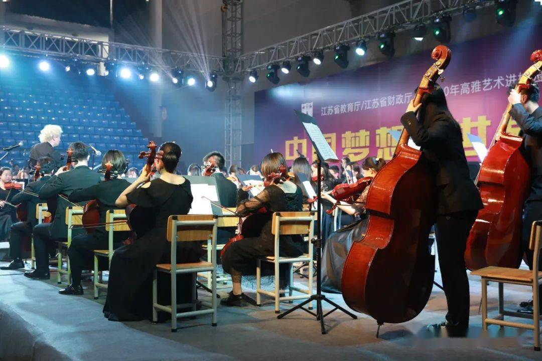 南大交响乐团再度驾临,盐城籍"网红"指挥家吕晓一引爆全场!