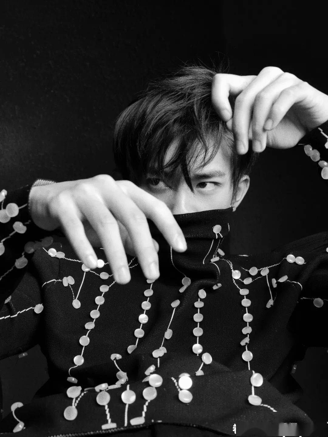 易烊千玺wallpaper十月刊封面