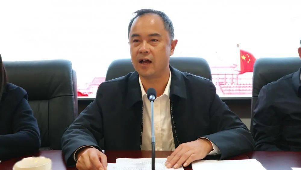 不负青春韶华勇于担当作为吴渔琛为第六期青年干部培训班作开班动员