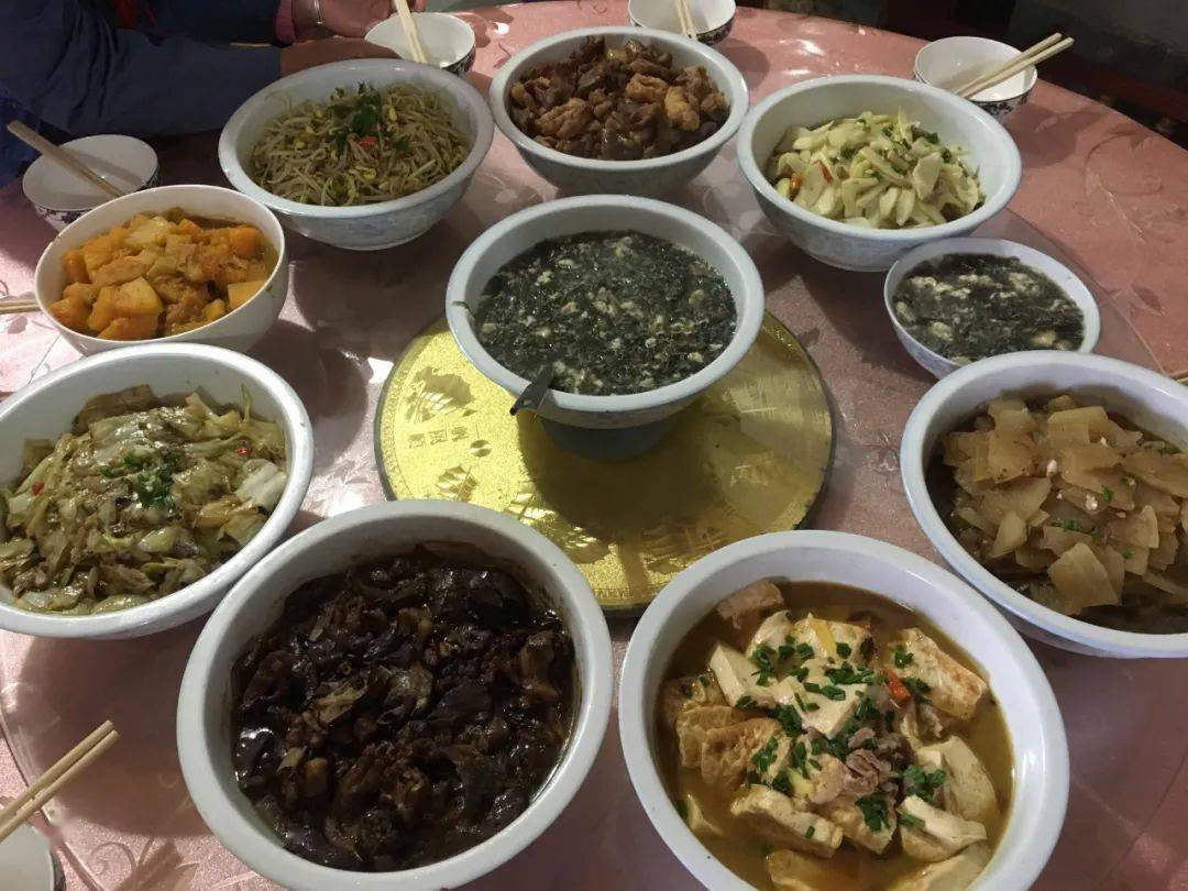 城乡少年手拉手井冈山上当红军