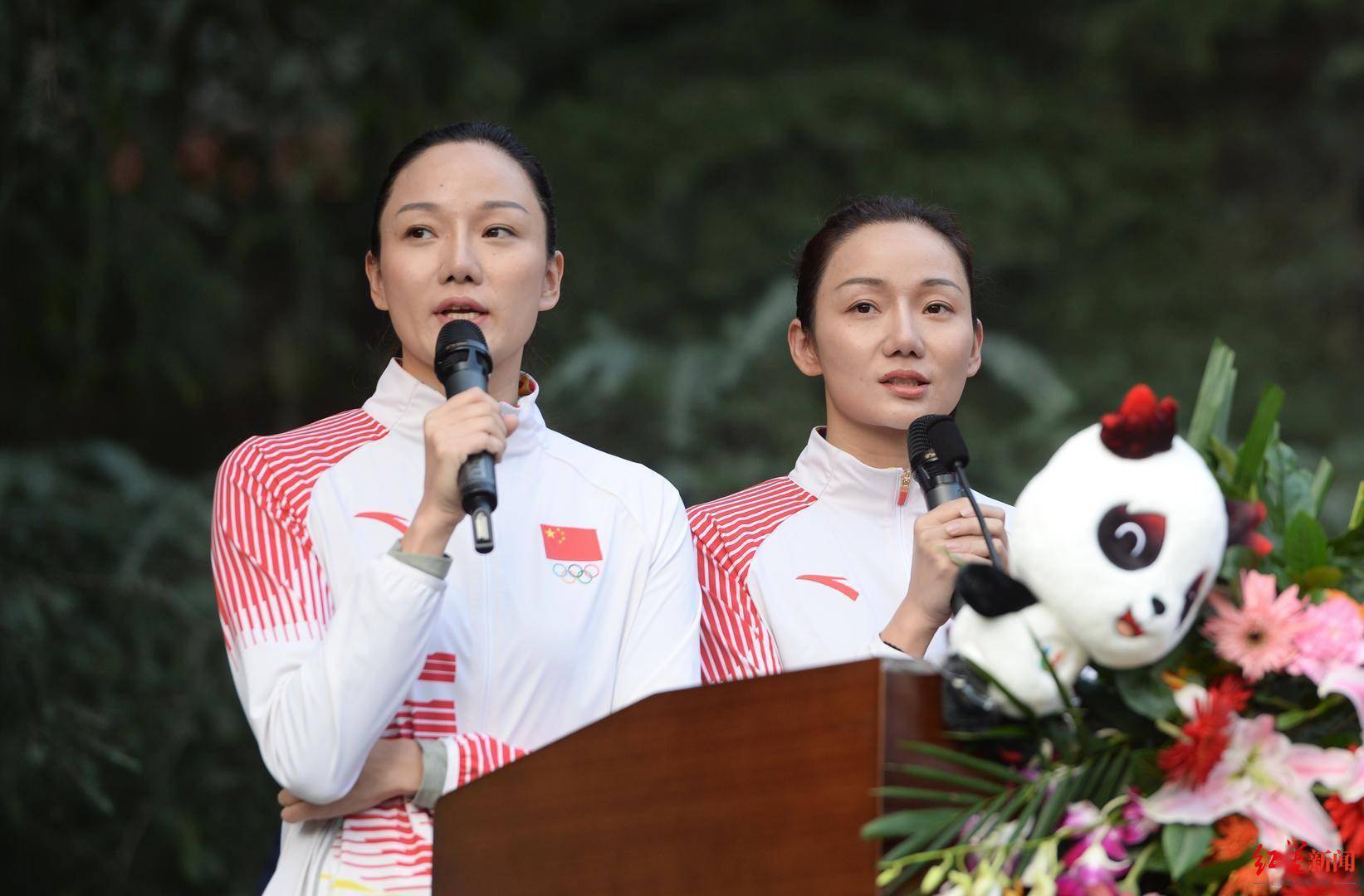 蒋文文,蒋婷婷参加七中林荫校区"爱成都 迎大运" 推广活动