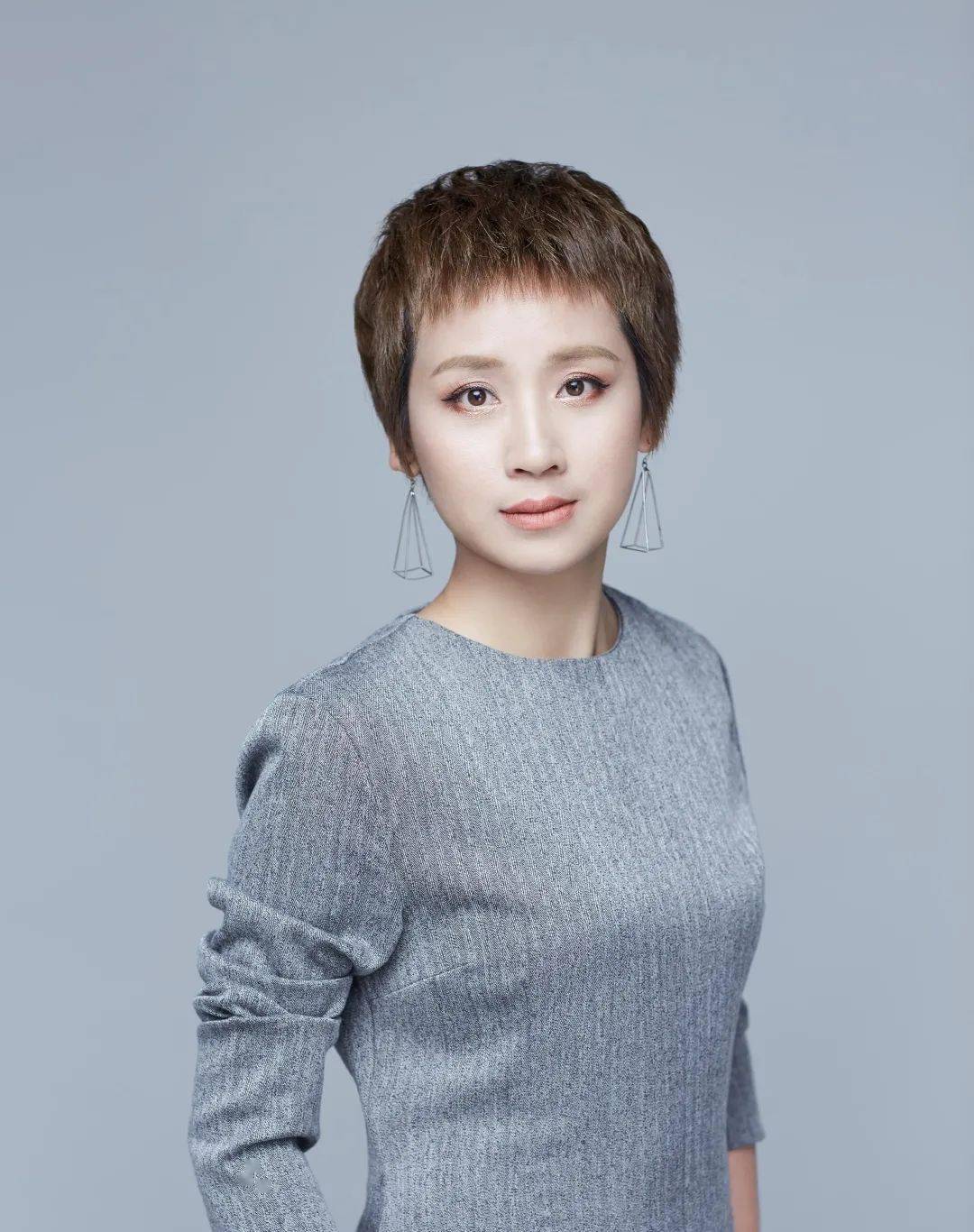 本期嘉宾今天带大家领略胡伶俐的空间魔法—— 《城市摆渡人》支晓更