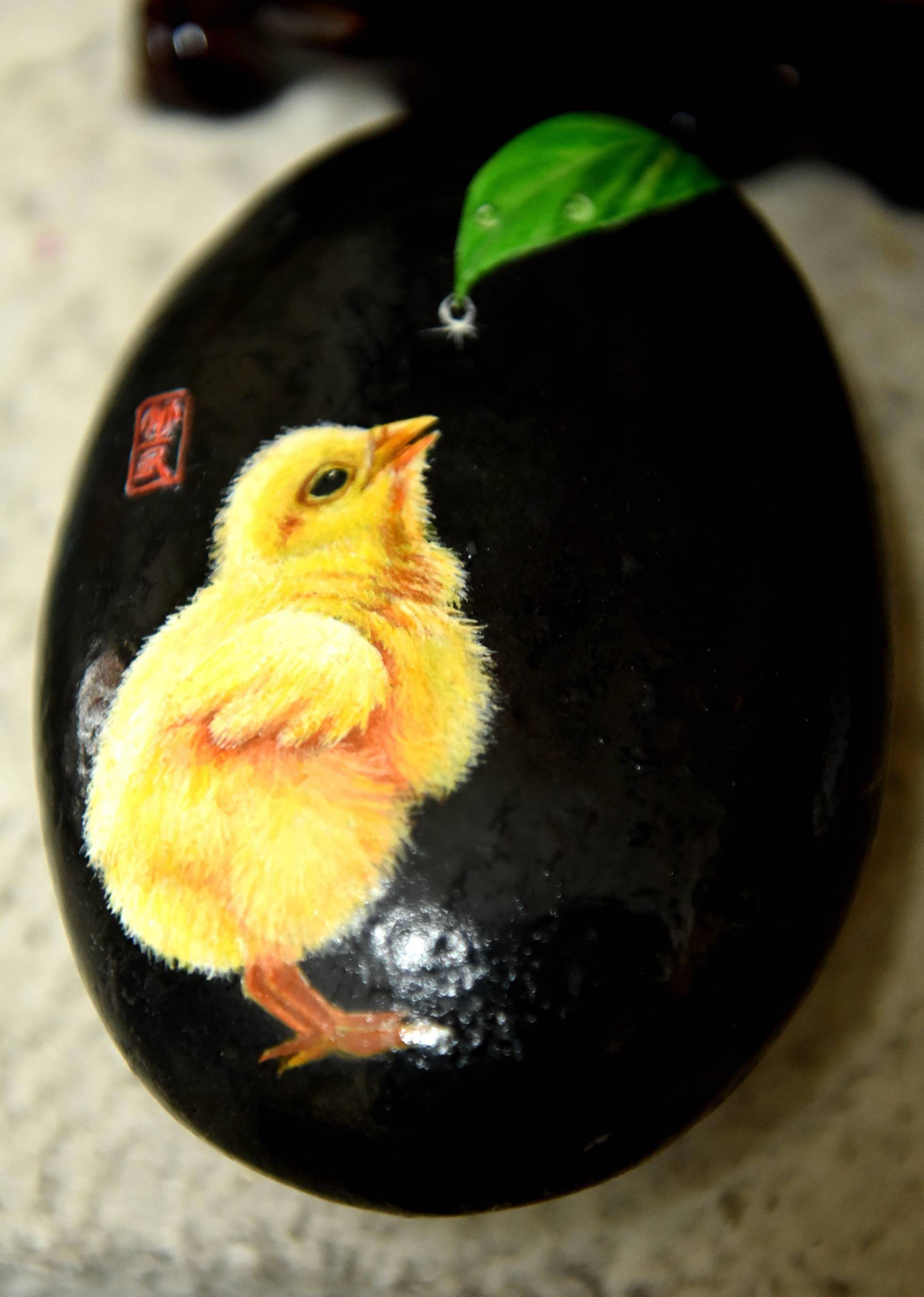 家乡盛产雨花石仪征女子刘燕创出点石成画技艺