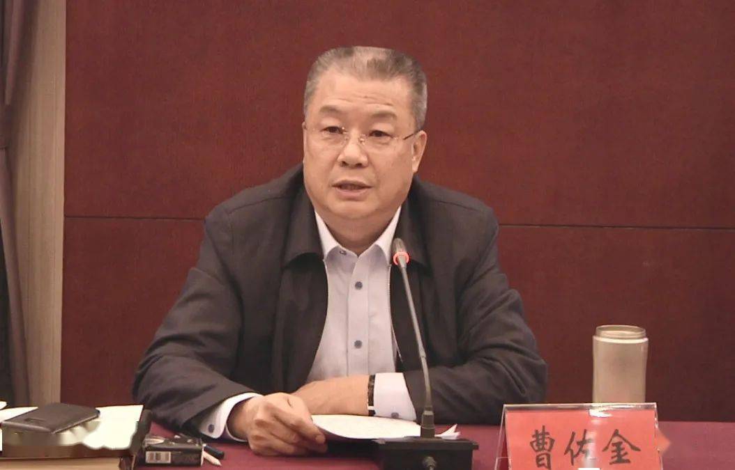 曹佐金在讲话中指出,树高千尺不忘根,要感谢老领导,老同志对平泉发展