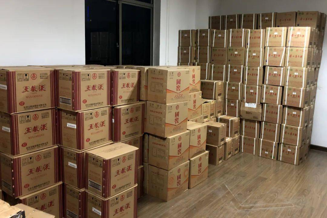 添加人工色素掺了感冒药茅台五粮液私人订制绍兴警方捣毁假酒制售窝点
