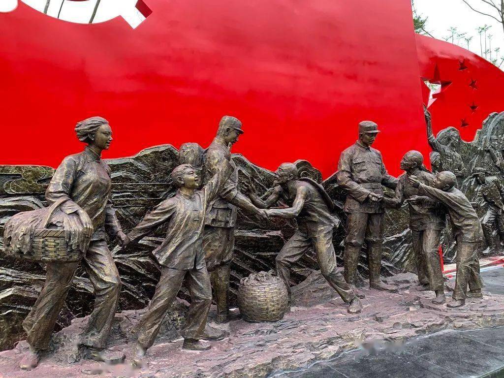 该公园以"红色文化,双拥文化"为主题,以"军民同心奔小康,举国合力铸