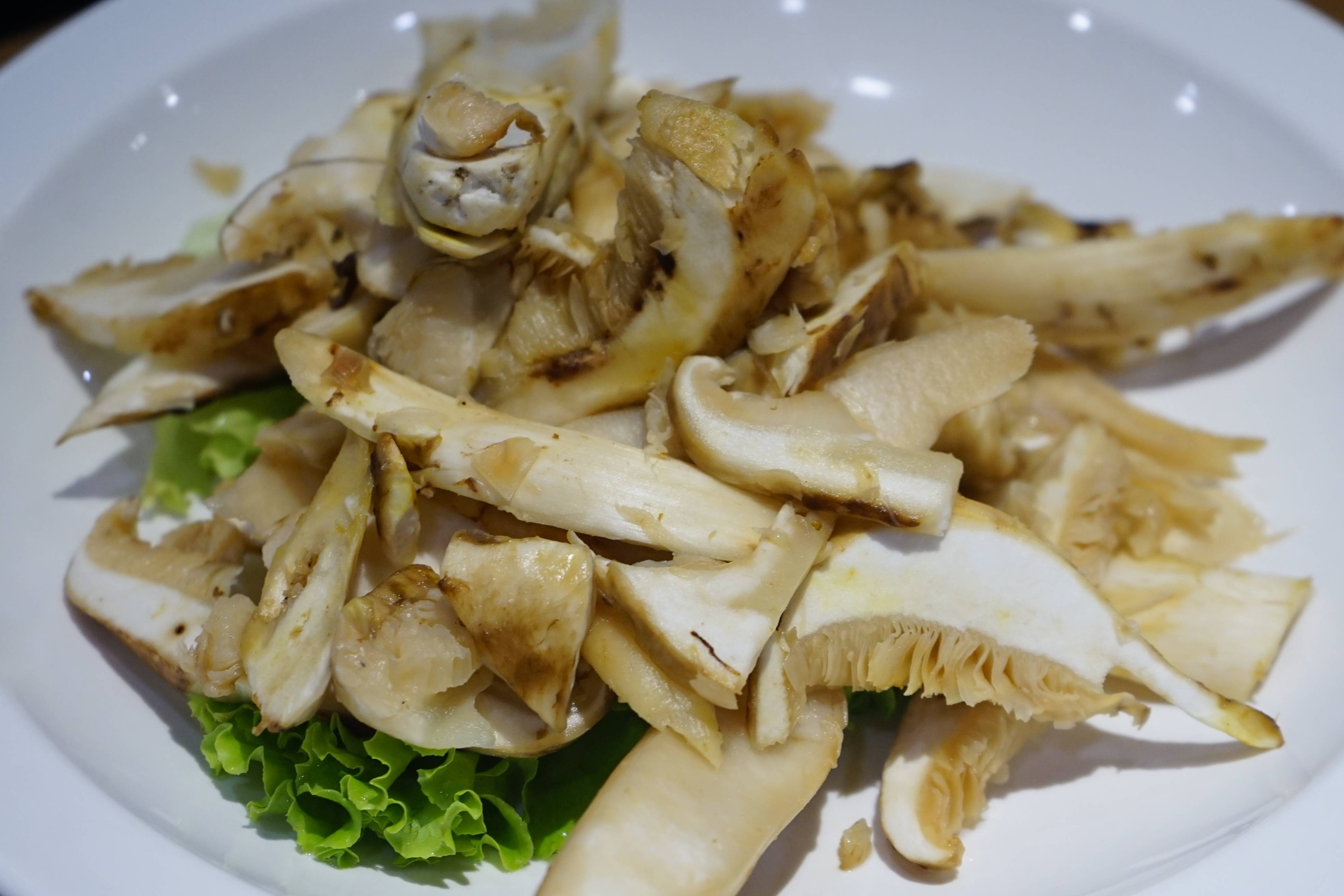 云南松茸香飘中国餐桌