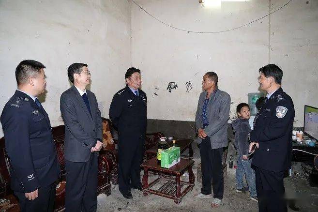 信阳罗山县竹竿镇开展昼访夜谈扶贫活动