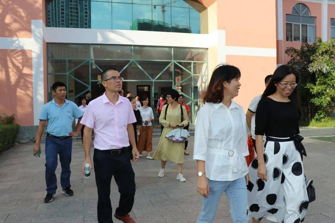 阳东区合山中学的领导和班主任一行莅临星鹏学校参加学校班级管理交流