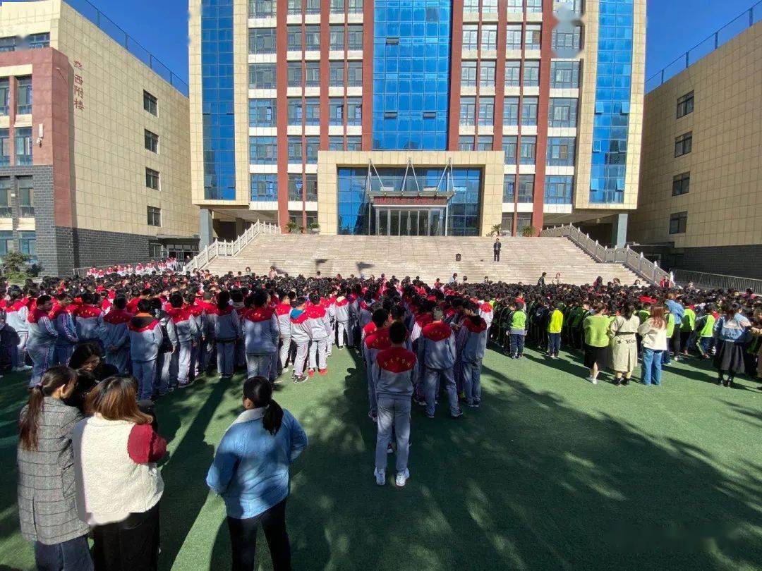 宁津县宝莲华学校举行预防踩踏事故应急演练