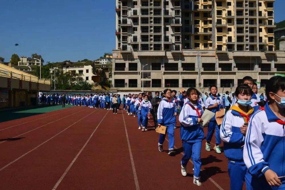 家校共育成长立志谦德传统文化公益传播中心走进息烽县第二中学