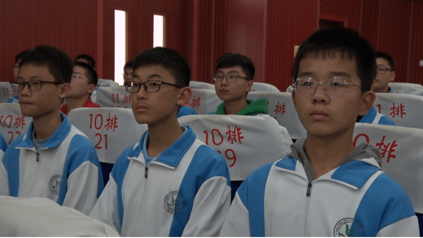 平安校园开封高中实验学校举行2020年法治进校园活动暨法治公开课