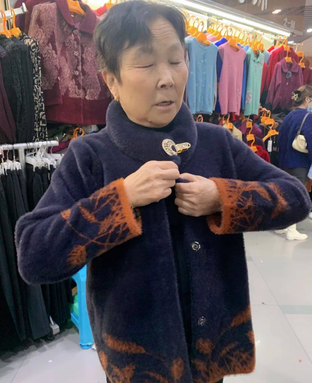 在九龙,奶奶为我砍开了时尚的大门_衣服