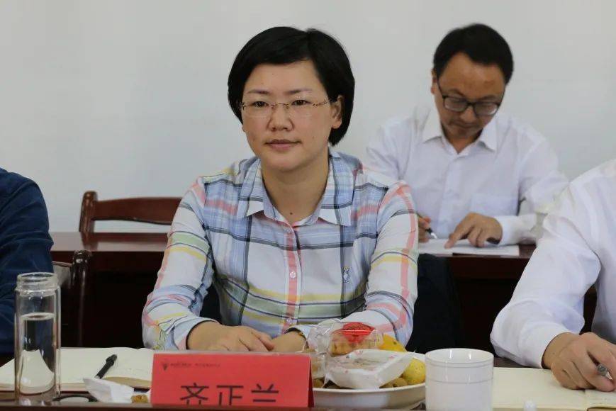 在随后召开的座谈会上,齐正兰副县长首先对专家一行的到来表示欢迎,方