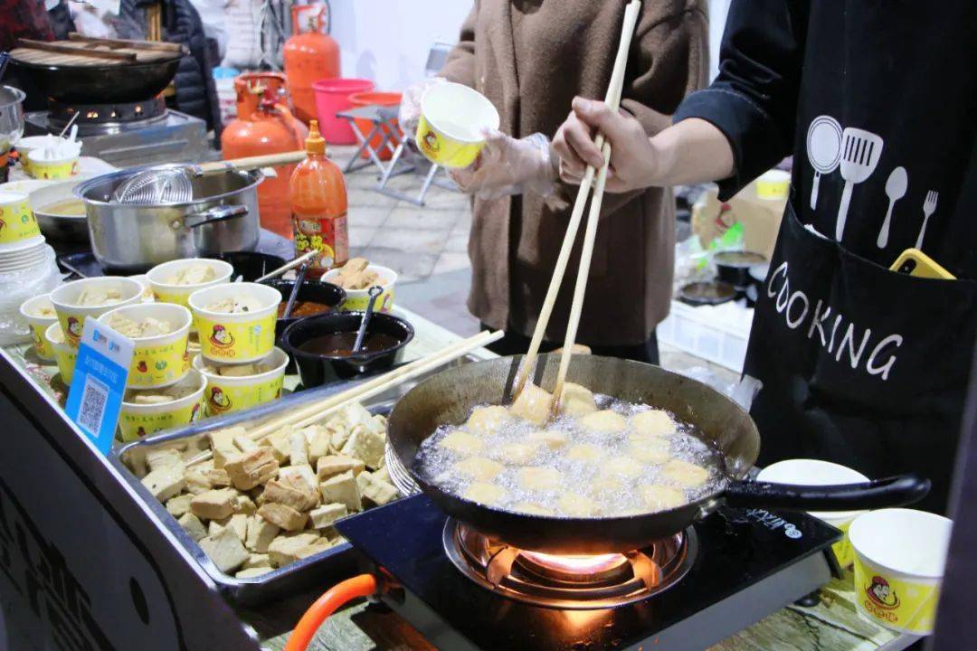 挤爆了诸暨风味小吃美食节人山人海有图有真相