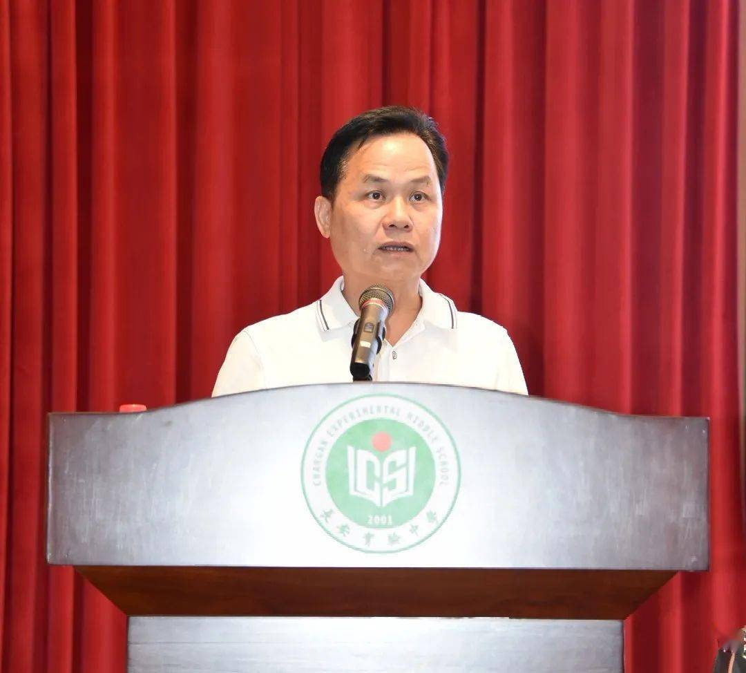 莫锦亮校长,张文华副校长,陈嘉胜副校长,陈雪晨副校长,黄立君副校长