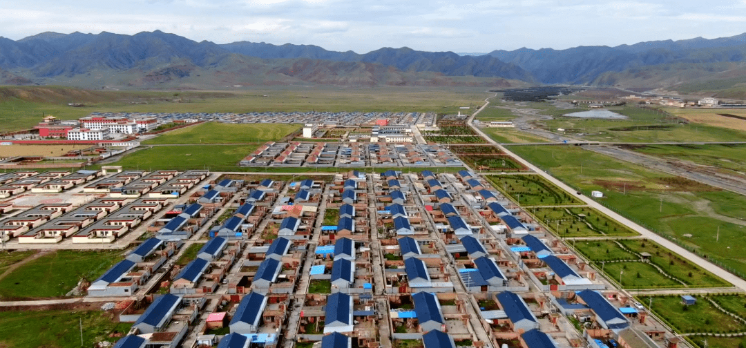 桑科镇位于夏河县城西南,桑科镇桑科新村易地扶贫搬迁(游牧民定居)