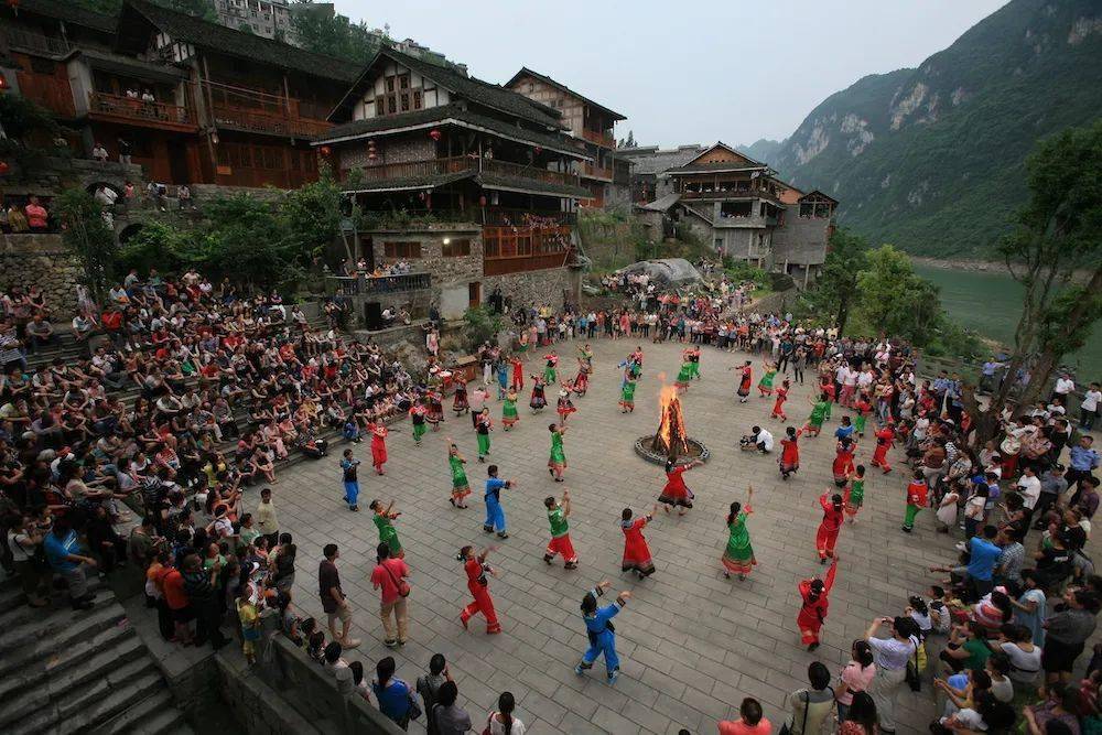 民间杜娜土家族的祭祖活动社巴日