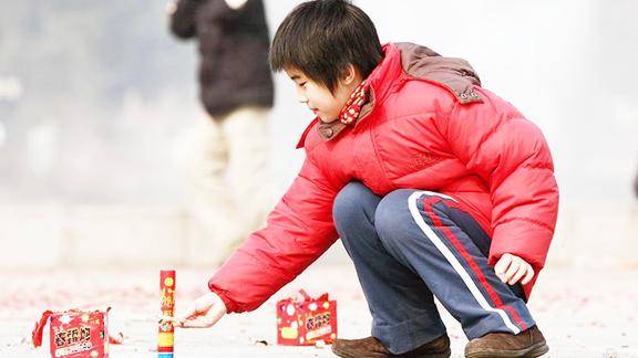 春节期间孩子不小心被鞭炮炸伤眼睛该如何急救