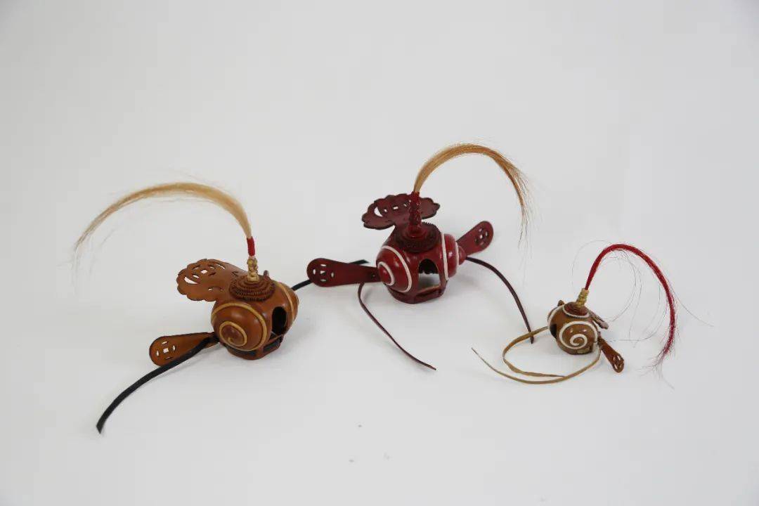 鹰帽第四代传承人于超师承驯鹰名家周宝顺老先生.