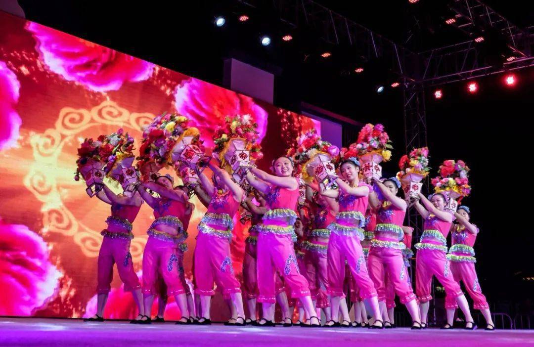 舞蹈《倒花篮》长寿之乡,意韵绵长.诗意小城,惊艳绽放.如皋等你来!