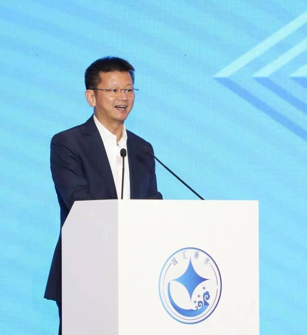 厅党组成员,副厅长陈中,市人民政府党组成员,副市长戴邦和出席活动