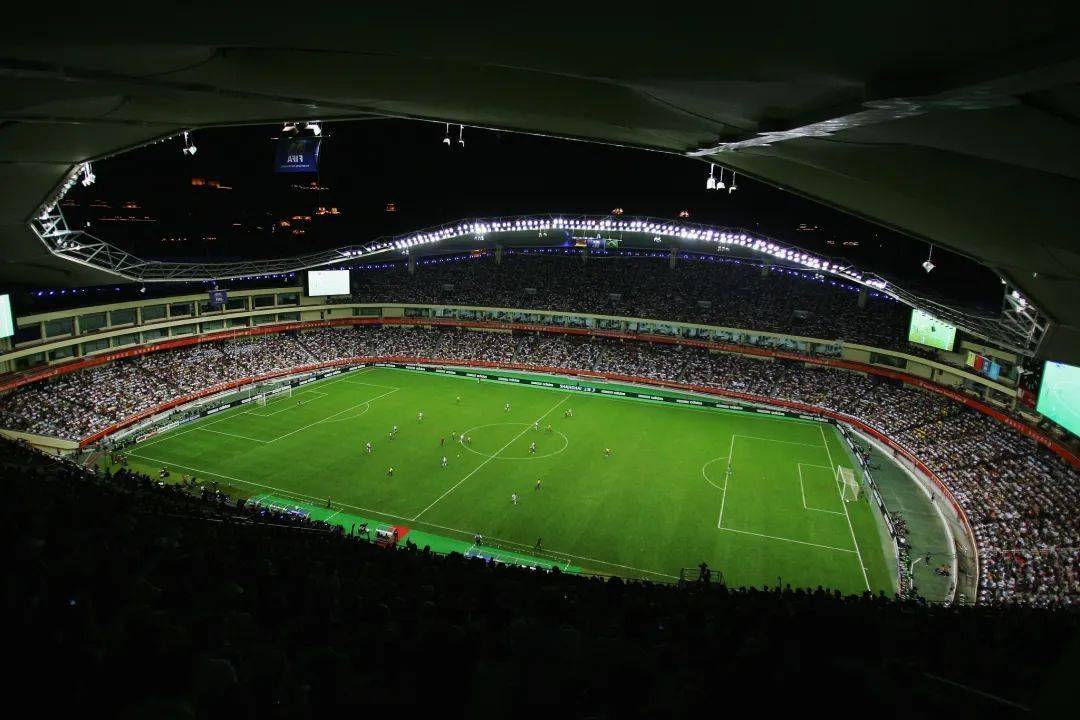 上海体育场馆变形记之虹口足球场老树开新芽_场地