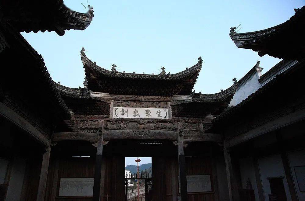 俞氏宗祠丨古徽州祠堂建筑的特色以木雕闻名