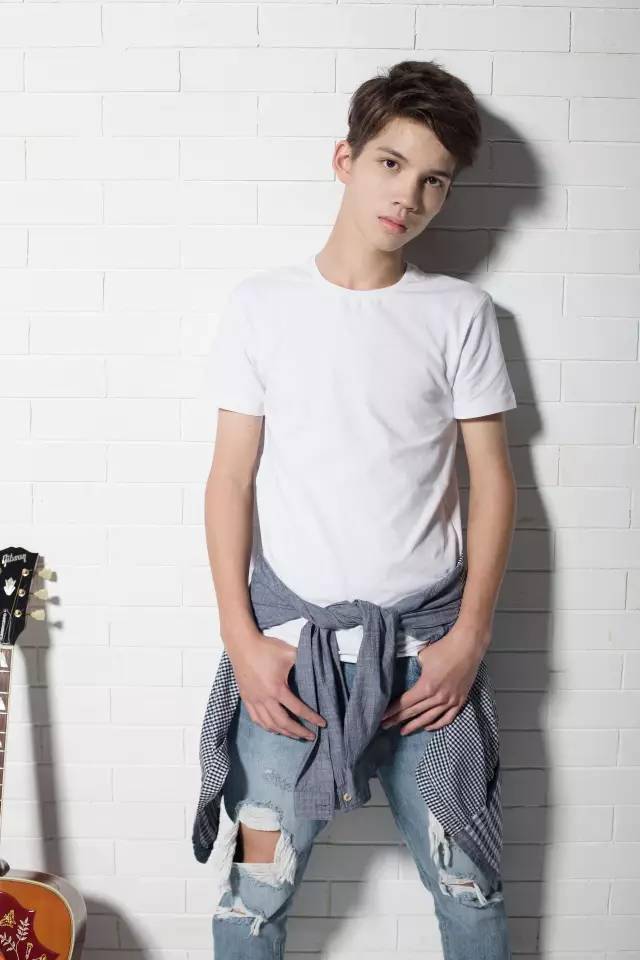 【907爱娱乐】这位音乐才子终于发专辑啦 !_伟俊