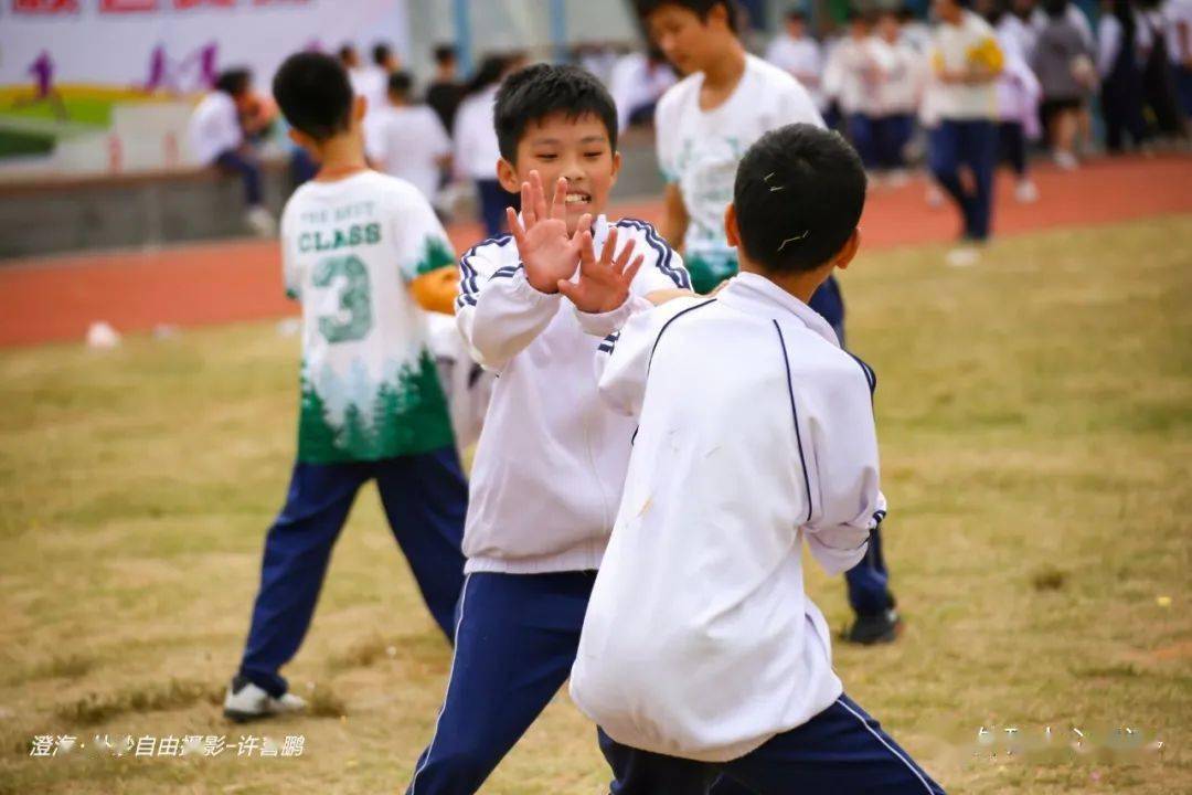 汕头市谢易初中学校服图片