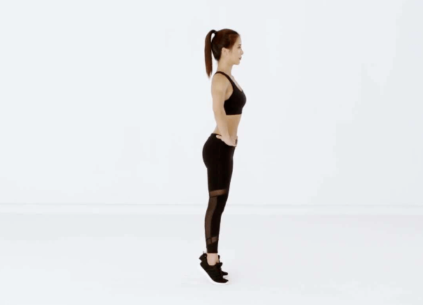 然后缓慢下落至一半的距离时改为快速落下脚跟,即颠足震动脚跟