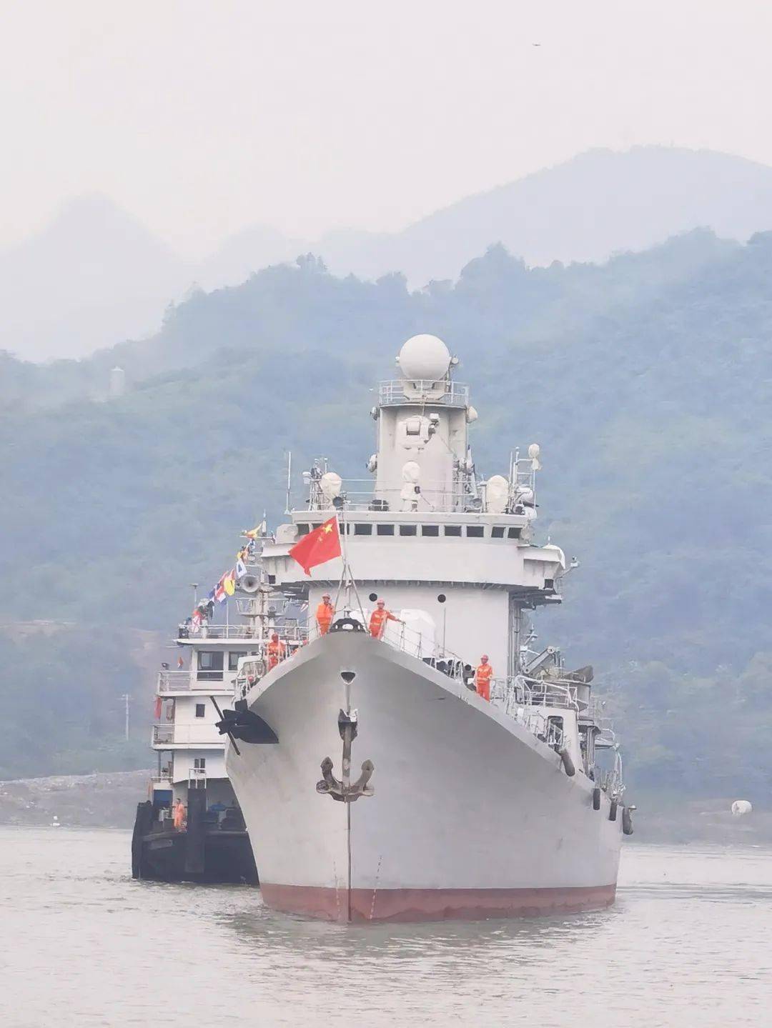 帅气166珠海舰在南岸享受全面spa服务