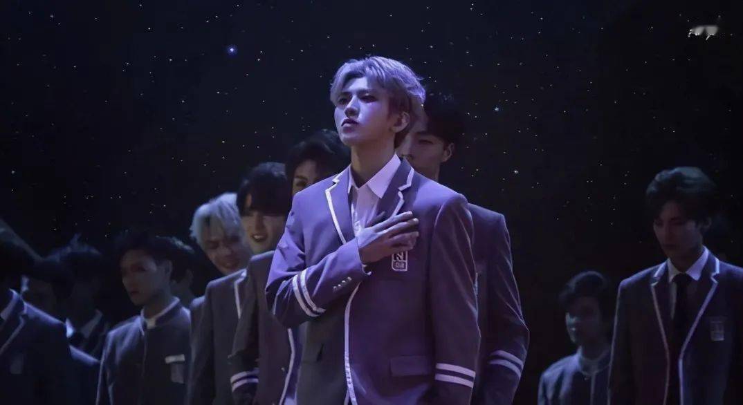 蔡徐坤再被"网暴",英雄联盟比赛弹屏,真惨不忍睹