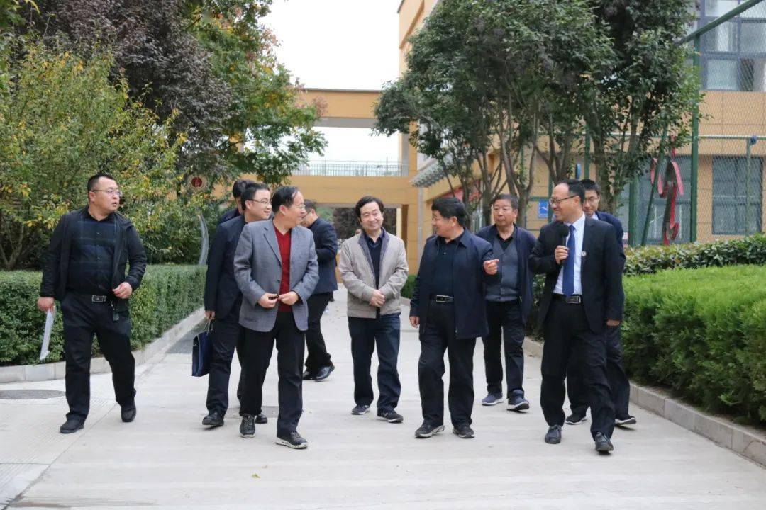政府教育督导室副主任督学闵渭安,市教育局督导室主任王军,临渭区教育