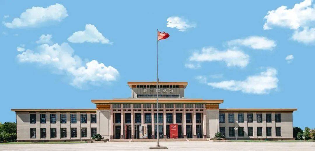 展览馆的名字浮现了出来,哦对了,老底子杭州人称它为"红太阳展览馆"