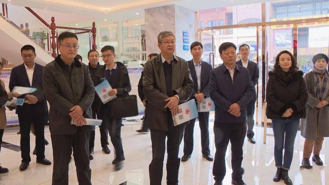 华亭市委副书记,市长景晓东,市委常委,宣传部部长海英,副市长刘贵明等