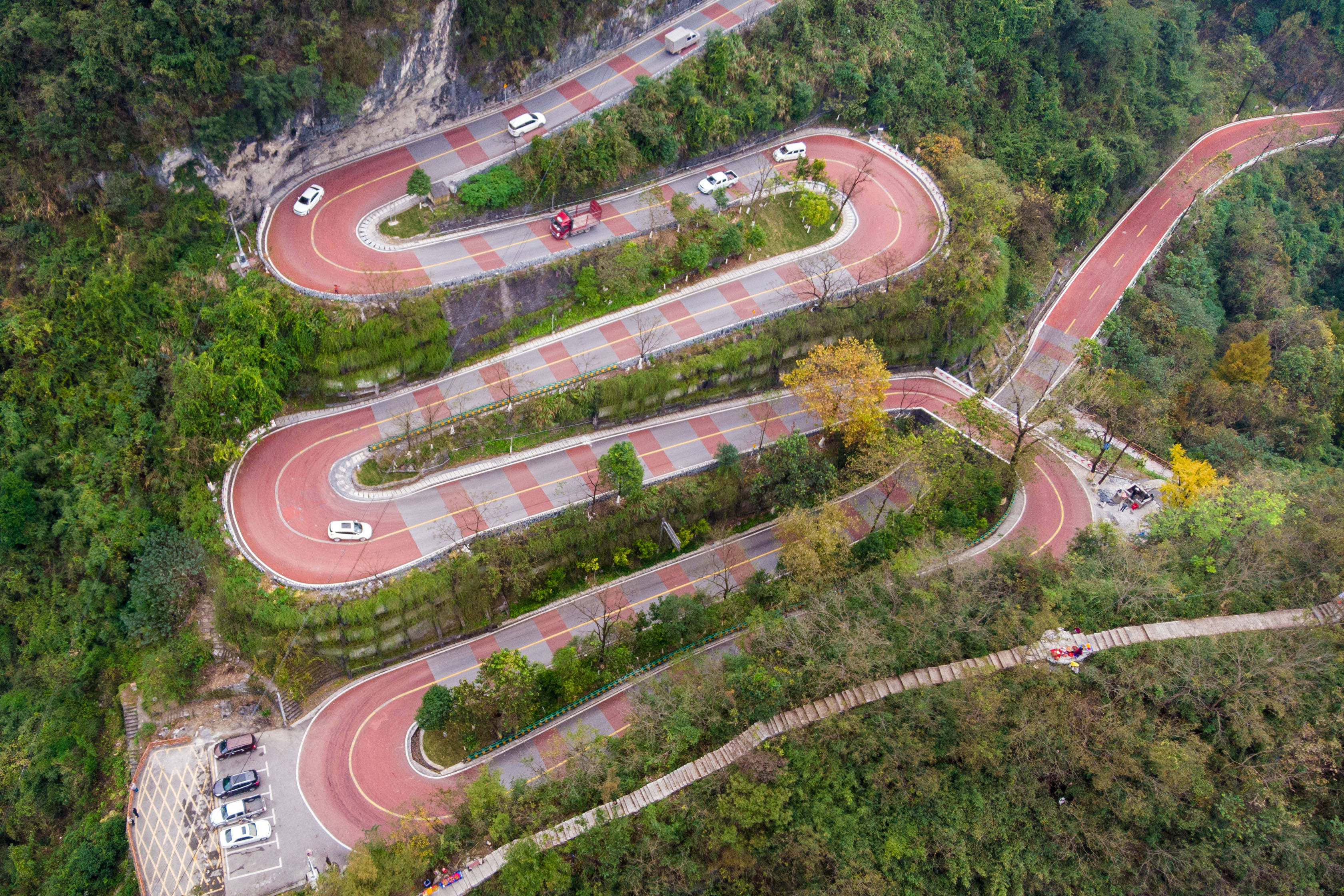 邢台西寨村盘山路图片