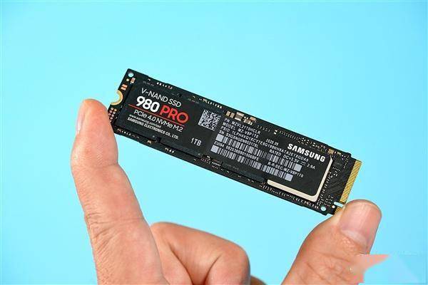 最强pcie40固态硬盘三星980pro图赏