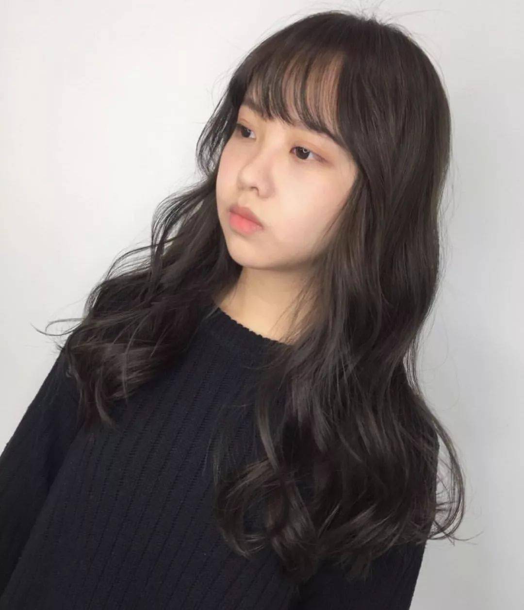 ♡♡♡♡对于脸大的女生来说选发型还是要比较慎重的毕竟一