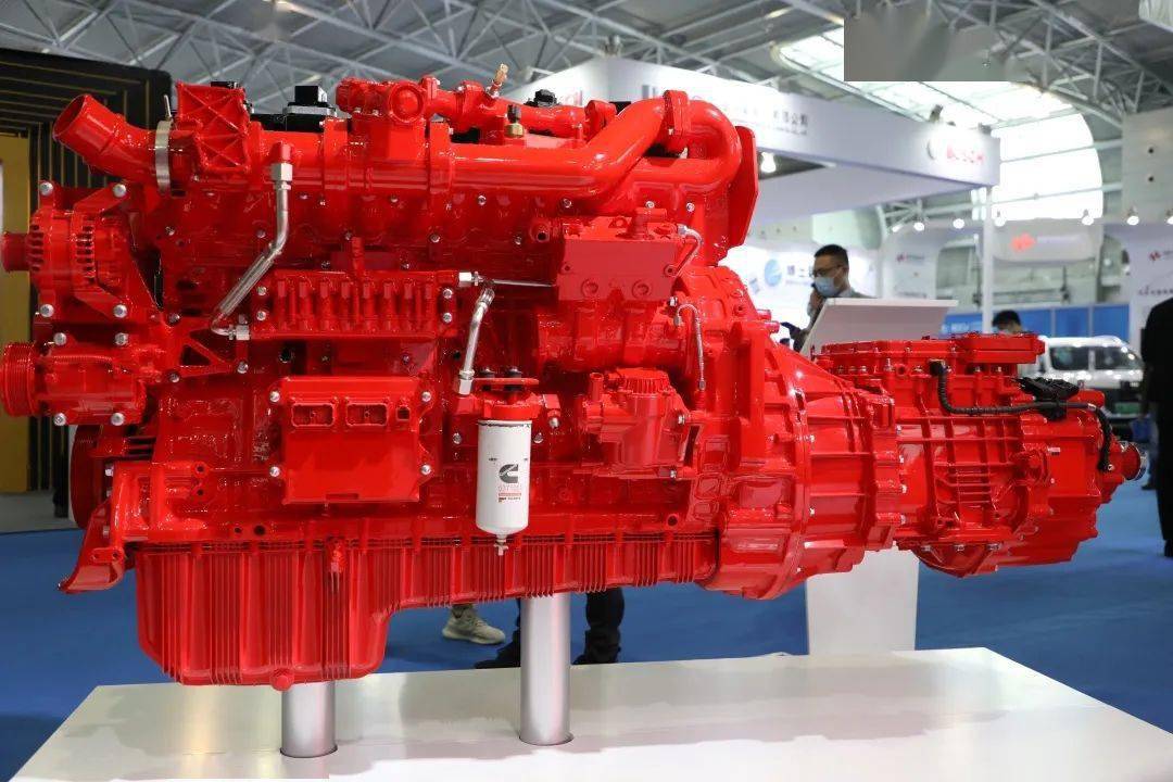 康明斯专家分别针对清洁能源动力以及新能源动力技术进行了主题发言