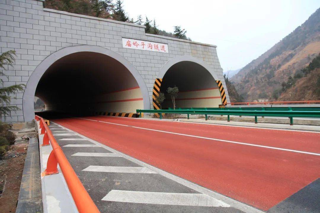 务实重干砥砺前行二公司全力打造公路施工品牌优势